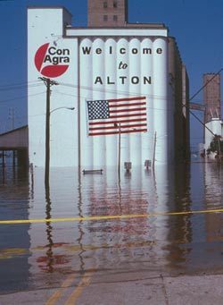 Alton_Illinois_sinking_in_1993.jpg